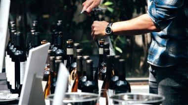 Sábado de feria en “Aldo’s”: gran barata de vinos, libros y discos
