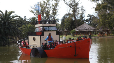Tras años de abandono, ya funcionan a pleno el barco y el tren de la República de los Niños