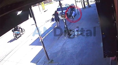 Les robó el auto mientras cargaban un mueble en Budge: Estaba su hija adentro