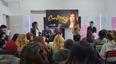 La serie de Cris Miró dijo presente en el Bachillerato travesti, trans y no binario “Mocha Celis”