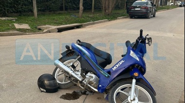 Choque entre taxista y motociclista acabó a las trompadas en Berisso