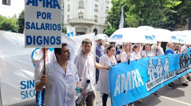 Airado reclamo de médicos bonaerenses a Kicillof: “Con estos salarios no llegamos a fin de mes”