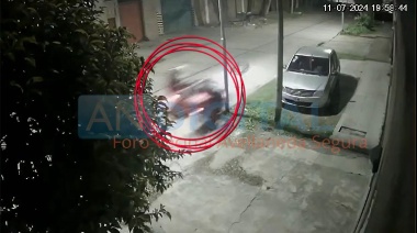 Seguían a un repartidor, lo empujaron y lo hicieron chocar contra un poste en Wilde