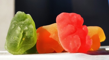 La ANMAT prohibió la venta de gomitas con CBD