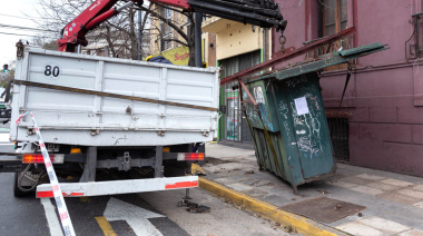 Sacan de veredas porteñas puestos de diarios y de flores abandonados
