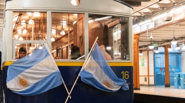 Nueva edición del Paseo Histórico en los coches antiguos de la Línea A