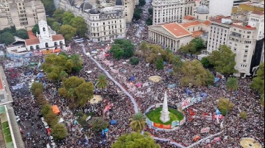 Multitudinaria marcha y consignas contra Milei en el 49º aniversario del Golpe