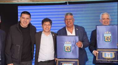 Kicillof estrecha lazos con Chiqui Tapia y también suma a Riquelme en la foto
