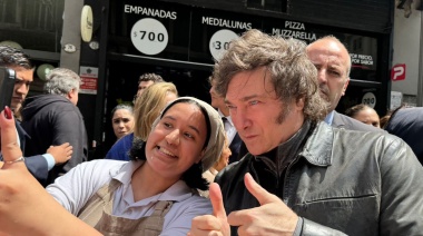 Milei salió a la calle para sacarse selfies y recibió una catarata de insultos