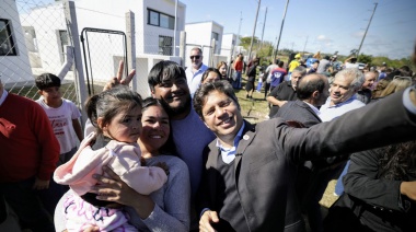 Junto a Alak, Kicillof recordó que el acceso a la vivienda “es un derecho constitucional”