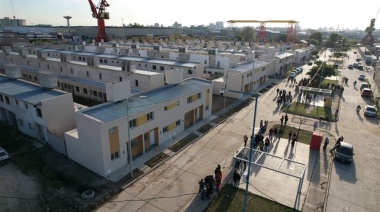 Entrega de viviendas en la Isla Maciel, “a pesar del abandono de Nación”
