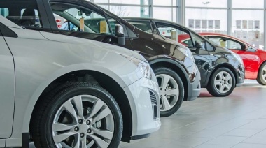 El patentamiento de autos cayó más del 38 % en febrero