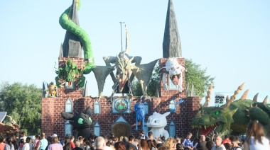 “Ciudad de dragones”, el muñeco ganador en la tradicional quema platense