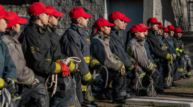¿Cómo ser bombero profesional?: $1,2 M de salario inicial y cobertura médica