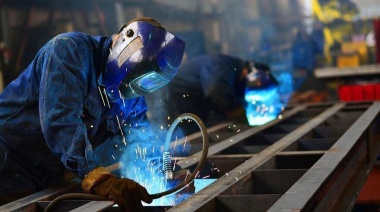 La economía volvió a caer en octubre: Industria y construcción, los sectores más afectados