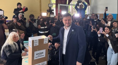 Votó Santoro y cargó contra el video fake: “En la democracia no se juega al fleje”