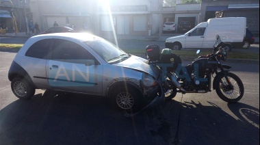 La Plata: Embistió de atrás a un motociclista y lo arrastró más de 50 metros en el capot