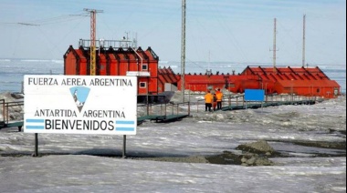 Milei emprende viaje para llegar el sábado a la Antártida