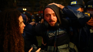 Otro miércoles de tensión en la marcha de jubilados: Gases, heridos y fotógrafos detenidos