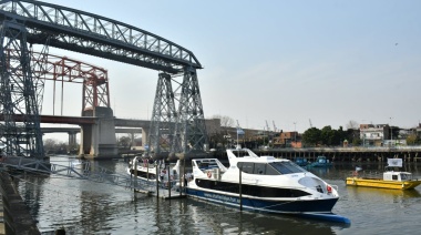 Riachuelo navegable 13 años después: zarpó el primer catamarán que une Puerto Madero con La Boca
