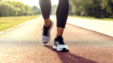 Una caminata periódica de 30 a 40 cuadras protege la salud cardiovascular