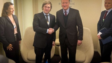 Milei se reunió con el canciller británico: “Fijamos Malvinas en la agenda”
