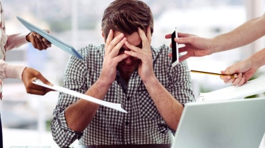Ola de despidos: quienes conservan su trabajo terminan cubriendo las tareas de sus excompañeros
