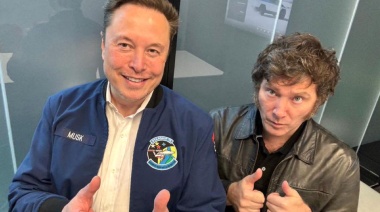 Pulgares para arriba y mentón para abajo, Milei tuvo su anhelada reunión con Elon Musk