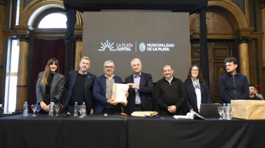 La Plata: Alak encabezó el acto de licitación para la restauración de 120 escuelas