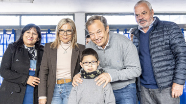 ‘Niños a la Vista’: Entregaron anteojos a alumnos de escuelas primarias de Almirante Brown