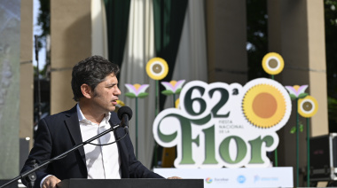 Kicillof participó de la 62° Fiesta Nacional de la Flor y apuntó contra “los amantes de la motosierra”