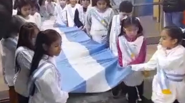 Alumnos de primaria prometieron lealtad a la Bandera en CABA
