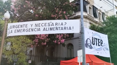 Se arma “la fila del hambre” frente a Capital Humano