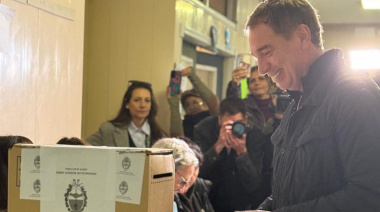 Santilli se coló, votó y convocó a “expresarse en las urnas”
