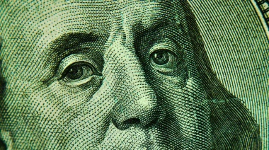 Le recuerdan a Caputo que “el 50 % del déficit fiscal actual son los pagos de la deuda”