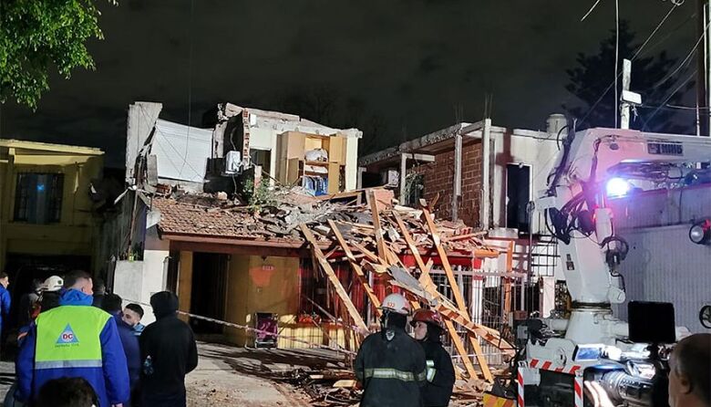 Explotó una casa en Almirante Brown y murió un hombre de 97 años ...