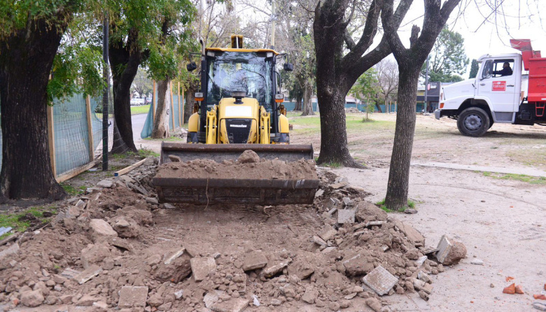 La principal plaza de Los Hornos se renueva por completo y será inaugurada en pocas semanas
