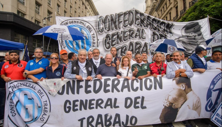 Sin novedades de un paro general, la CGT convocó a marchar en defensa de Cristina
