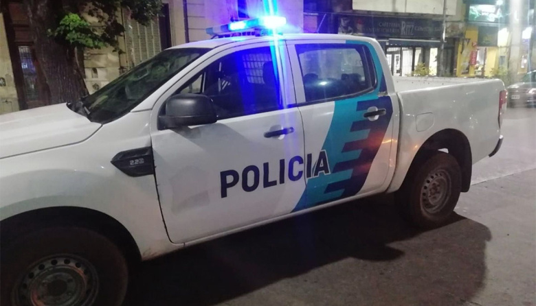 Una familia fue hallada atada en La Plata tras sufrir un robo de “hombres araña”