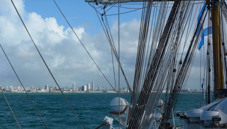 Recife recibió cálidamente a la Fragata Libertad