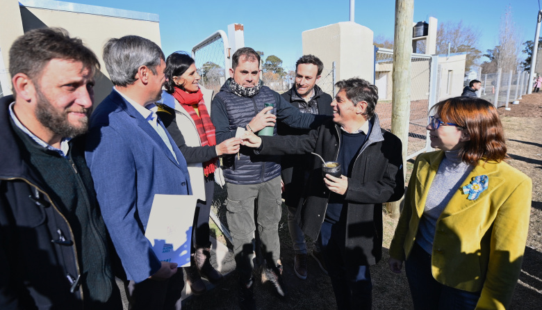 “Mientras el Gobierno para las obras, nosotros entregamos viviendas”