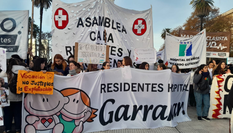 Médicos del Garrahan se manifestaron contra la eliminación de las residencias