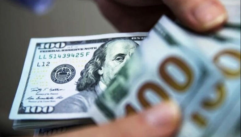 El dólar comenzó la semana en alza y se acerca a los $ 1300