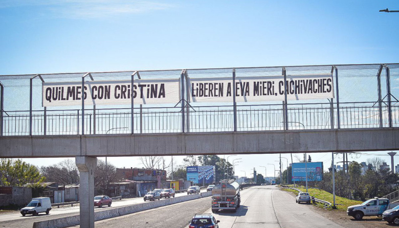 Dura embestida de intendenta camporista: “Gorilas, hambreadores y papeloneros”