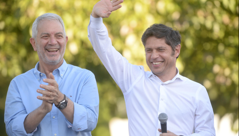 Kicillof y Alak hacen una mateada con vecinos para cerrar la campaña en La Plata