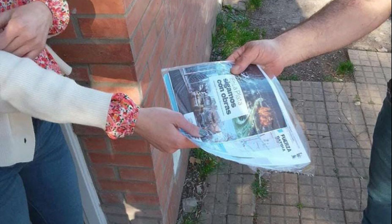 Fuerza Patria cerró la campaña distribuyendo la boleta en cada vivienda de La Plata