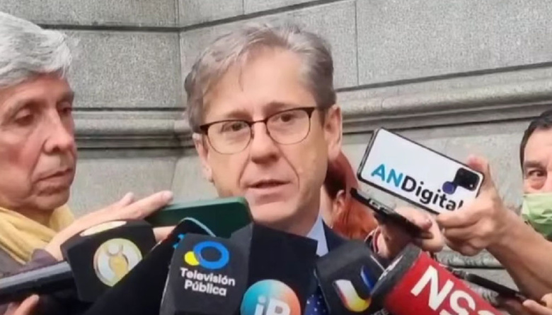 Jefe del bloque radical anticipa rechazo del Senado a los vetos