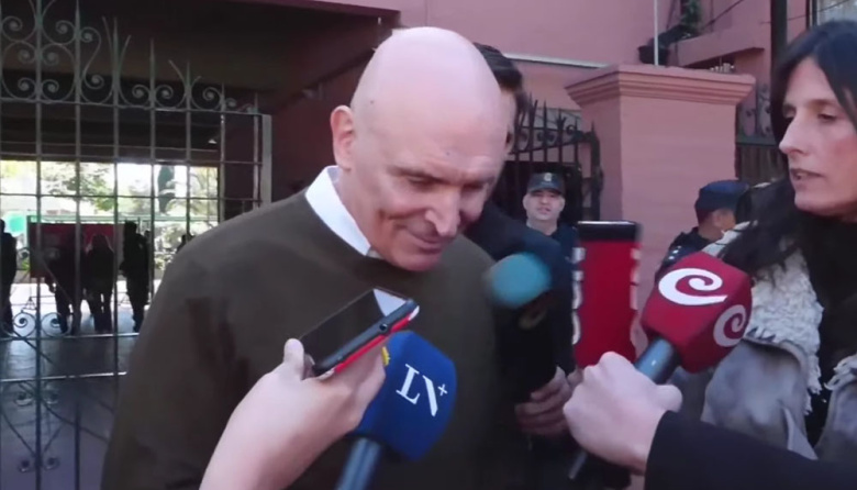 Abatido, Espert fue a votar y no contestó siquiera si iba almorzar