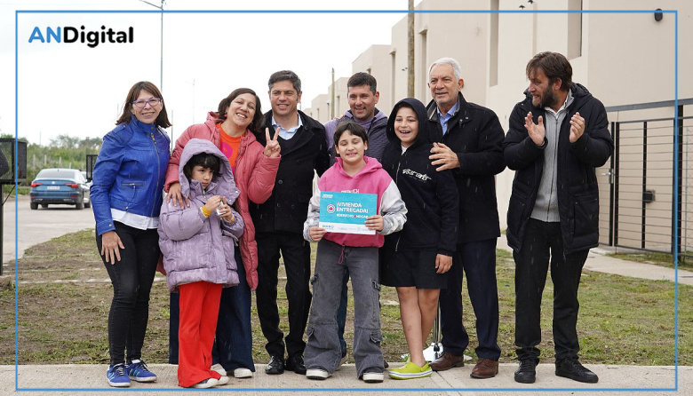 Kicillof y Alak entregaron viviendas a familias de Villa Elvira