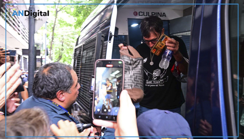 Detuvieron al padre Paco en otro miércoles de tensión frente al Congreso